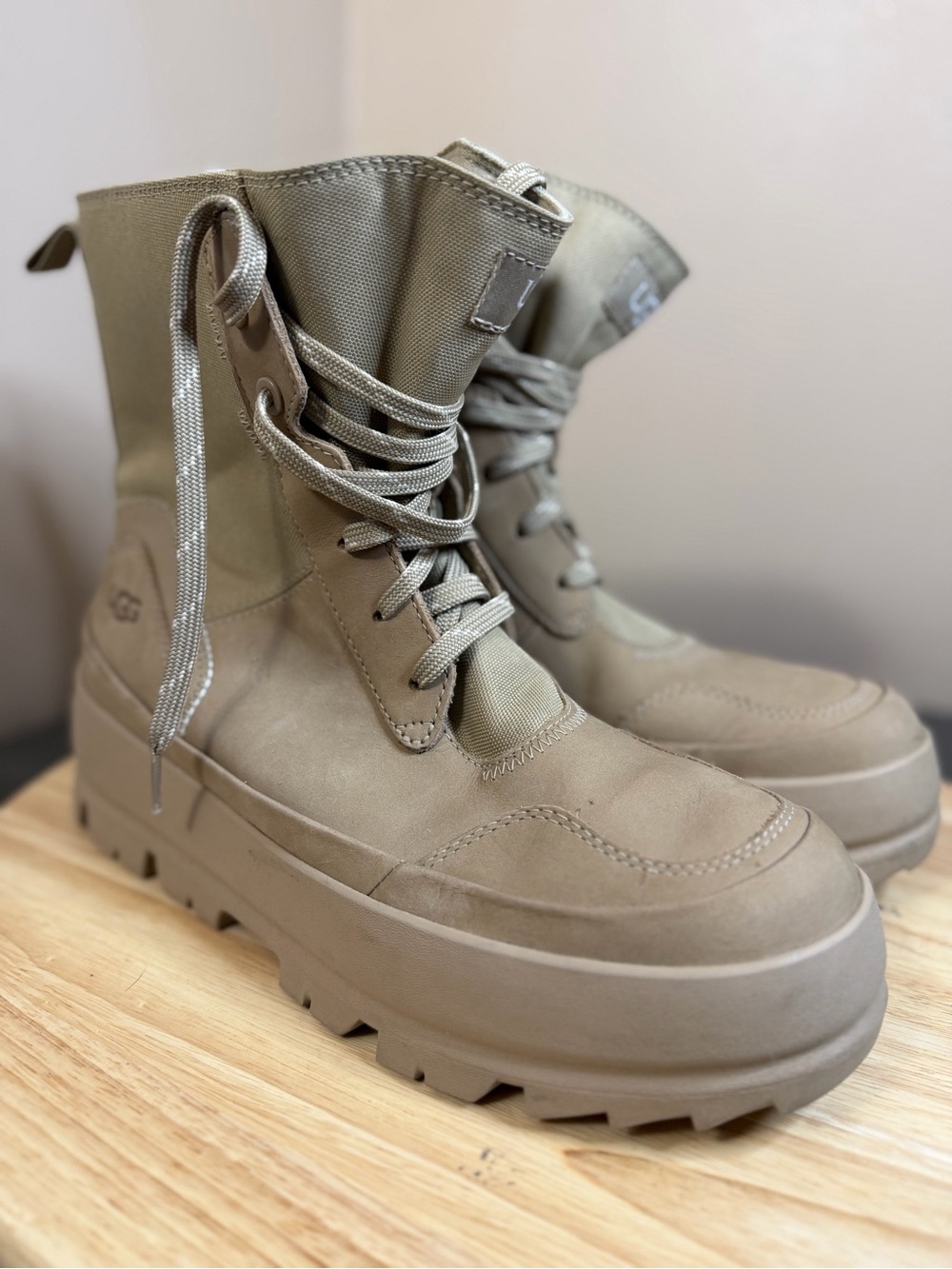 Ugg Women’s The Lug Lace Up Platform Boots